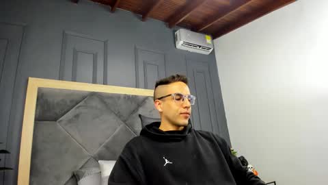 luca_morettii online show from October 2025 12:24:02 PM