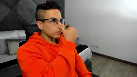 luca_morettii online show from October 2025 12:26:01 PM