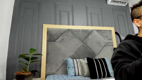 luca_morettii online show from October 2025 12:15:01 PM