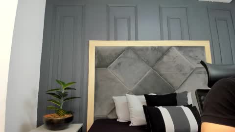 luca_morettii online show from November 2025 12:16:02 PM