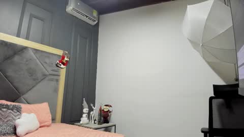 luca_morettii online show from December 2025 12:10:01 PM