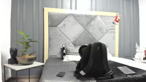 luca_morettii online show from December 2025 12:12:02 PM