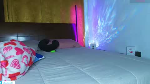 Luca Ferrer online show from June 2026 06:33:02 AM