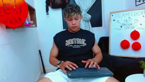 Lucas Luxx online show from November 2025 01:13:01 PM