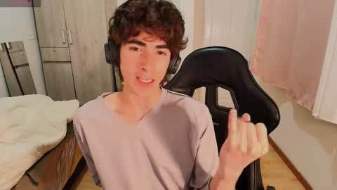 lucas_xo online show from September 2025 04:23:01 AM