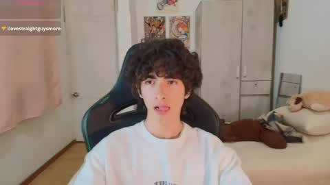 Snapshot of lucas_xo chatting on April 2026 05:10:01 AM lucas_xo online show from April 2026 05:10:01 AM