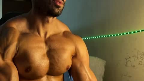 lucasfit24 online show from August 2026 02:33:02 AM