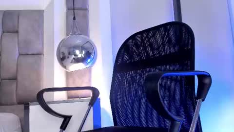 lucasthomson_ online show from June 2026 10:58:01 PM