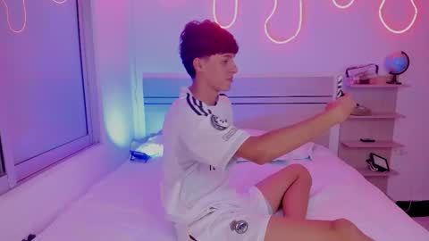 Luccas Ferreira online show from November 2025 08:01:01 PM