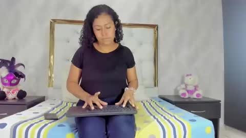 lucia antonella online show from February 2026 04:11:02 PM