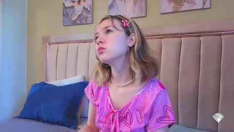 Snapshot of lucia_copper chatting on October 2025 12:19:02 PM lucia_copper online show from October 2025 12:19:02 PM