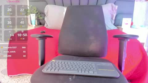 Snapshot of lucia_guzman chatting on September 2025 12:10:02 AM online show from September 2025 12:10:02 AM