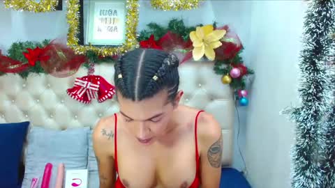 Snapshot of lucia_marks chatting on December 2024 04:39:01 PM Lucia Marks online show from December 2024 04:39:01 PM
