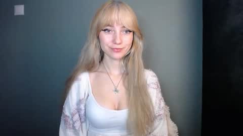 Lucy online show from November 2025 07:40:02 PM