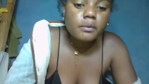 luciana012 online show from October 2025 05:57:02 PM