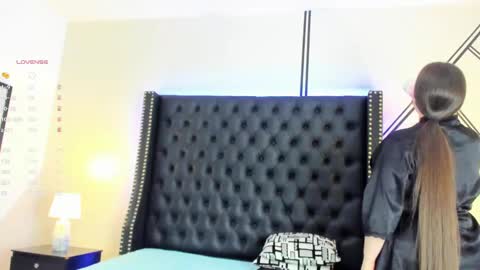 Snapshot of luciana_brown_ chatting on February 2025 10:37:02 AM luciana_brown_ online show from February 2025 10:37:02 AM