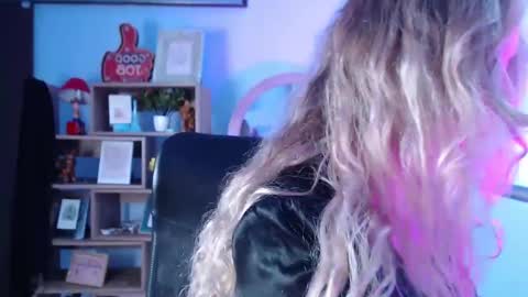 Snapshot of luciana_evaans chatting on January 2025 01:52:01 PM Luciana Evans online show from January 2025 01:52:01 PM