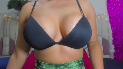 Snapshot of luciana_jam_ chatting on December 2024 03:15:01 AM instagram luciana417 online show from December 2024 03:15:01 AM