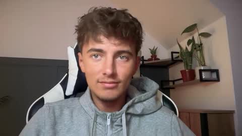 Lucian online show from September 2025 07:49:02 PM