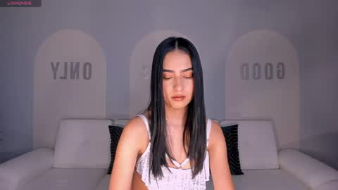 Lucie Martin online show from April 2026 07:42:01 PM