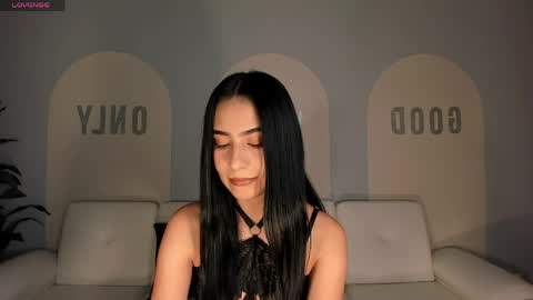 Lucie Martin online show from May 2026 07:40:02 PM