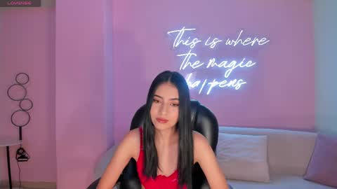 Lucie Martin online show from May 2026 11:38:02 AM