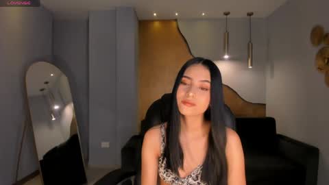 Lucie Martin online show from May 2026 07:32:01 PM