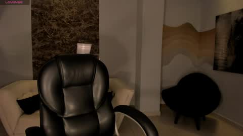 Lucie Martin online show from May 2026 07:44:01 PM