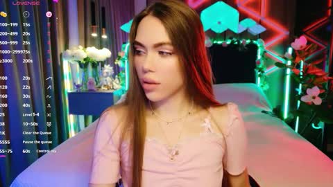 MimiFors online show from October 2025 04:52:02 PM