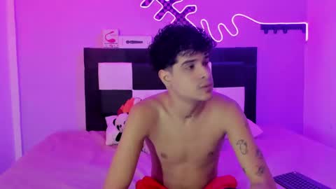 Snapshot of lucky_boys_x chatting on May 2026 12:12:02 PM Stven online show from May 2026 12:12:02 PM