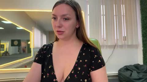 lucky_foryou_baby online show from April 2026 11:09:01 AM