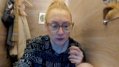 Snapshot of lucky_licky20 chatting on December 2024 04:07:02 AM lucky_licky20 online show from December 2024 04:07:02 AM