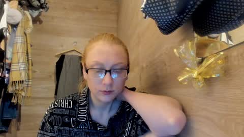 Snapshot of lucky_licky20 chatting on December 2024 04:08:02 AM lucky_licky20 online show from December 2024 04:08:02 AM
