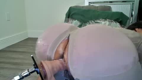 Snapshot of luckycleo chatting on March 2026 02:46:02 PM Cleo online show from March 2026 02:46:02 PM