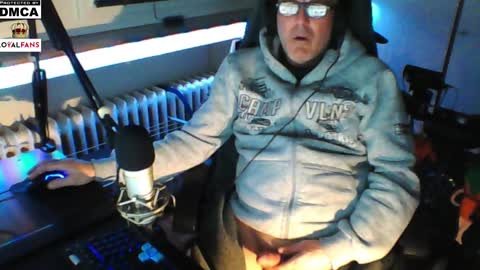 Snapshot of luckyfreak1 chatting on December 2024 09:24:01 AM call me Stefan online show from December 2024 09:24:01 AM