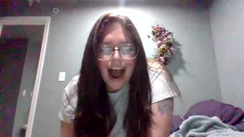 luckygirl96 online show from November 2025 05:27:02 AM