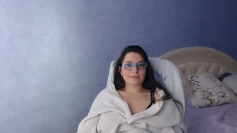 luckylinda23 online show from December 2024 07:44:01 PM