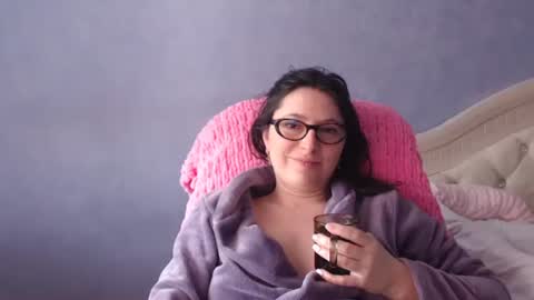 luckylinda23 online show from April 2026 09:15:01 AM