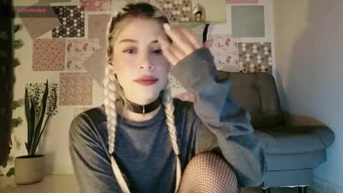 luckysapphire777 online show from May 2026 10:15:02 PM