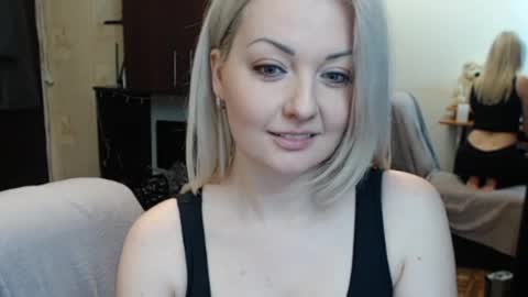 Snapshot of luckyshotgirl chatting on April 2026 02:00:02 PM LuckyShot online show from April 2026 02:00:02 PM