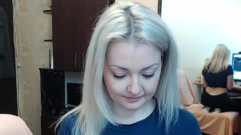 Snapshot of luckyshotgirl chatting on April 2026 10:07:02 AM LuckyShot online show from April 2026 10:07:02 AM
