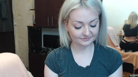 Snapshot of luckyshotgirl chatting on April 2026 12:33:01 PM LuckyShot online show from April 2026 12:33:01 PM