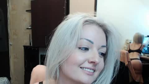 Snapshot of luckyshotgirl chatting on May 2026 03:39:01 PM LuckyShot online show from May 2026 03:39:01 PM