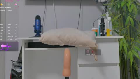 Snapshot of luckystrikee_ chatting on November 2025 08:08:01 PM Alice online show from November 2025 08:08:01 PM