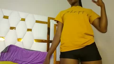 Snapshot of luckyy003 chatting on February 2025 11:45:01 PM brielle online show from February 2025 11:45:01 PM