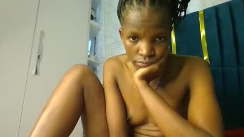 Snapshot of luckyy003 chatting on October 2025 10:43:02 AM brielle online show from October 2025 10:43:02 AM