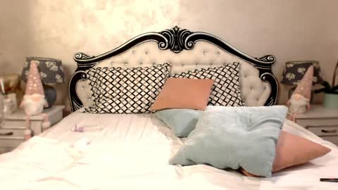 Snapshot of luckyymia chatting on December 2024 08:22:02 PM Mia online show from December 2024 08:22:02 PM