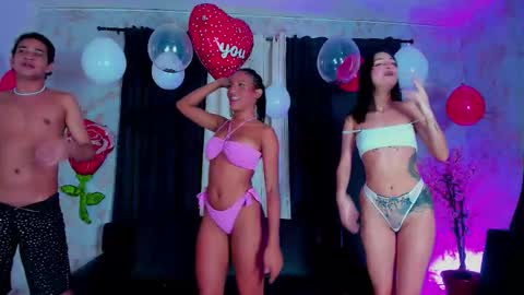 Snapshot of lucretia_love chatting on February 2026 04:42:02 AM luna alice francisco mike online show from February 2026 04:42:02 AM