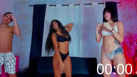 Snapshot of lucretia_love chatting on March 2026 03:34:01 AM luna alice francisco mike online show from March 2026 03:34:01 AM