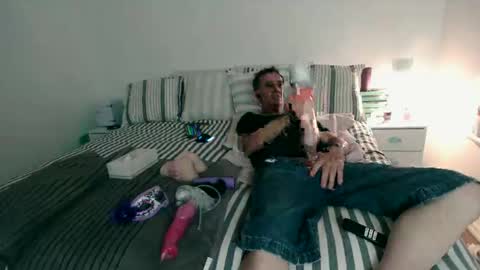 lucsefurr online show from February 2026 05:50:01 PM